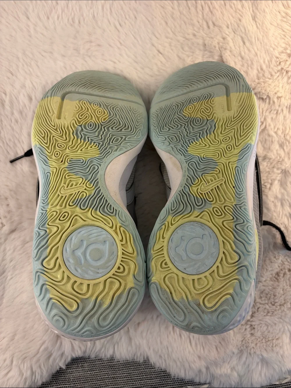 Nike Kevin Durant KD Trey 5 X Wolf Grey Volt Mens Size 8.5 Very Good With Box